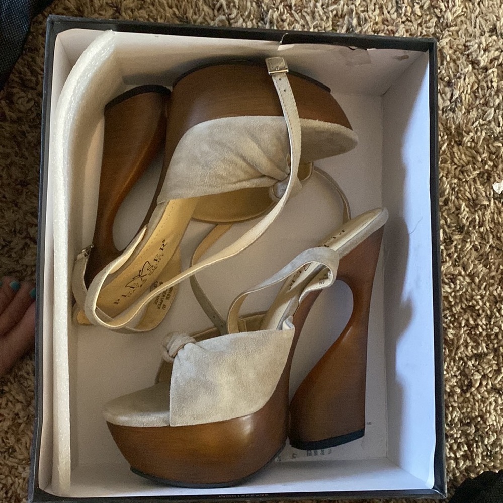never worn suede heels